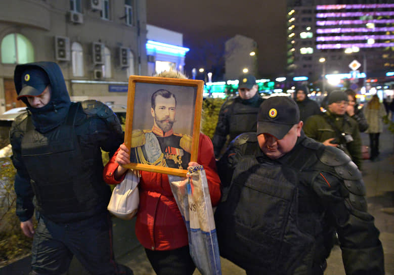 Задержание протестующего против фильма «Матильда» в Москве  