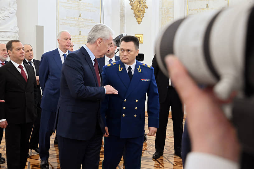 Зампред Совбеза России Дмитрий Медведев (слева), мэр Москвы Сергей Собянин (в центре) и генпрокурор России Игорь Краснов (справа)