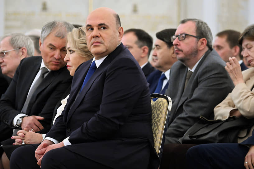 Слева направо: председатель Госдумы РФ Вячеслав Володин, председатель Совета федерации Валентина Матвиенко и премьер-министр Михаил Мишустин на церемонии