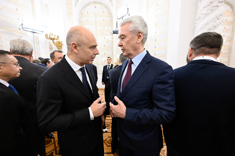 Слева направо: министр строительства и жилищно-коммунального хозяйства России Ирек Файзуллин, министр финансов России Антон Силуанов и мэр Москвы Сергей Собянин на церемонии