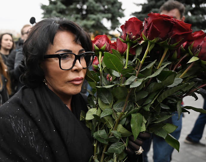 Художественный руководитель Московского государственного музыкального театра фольклора «Русская песня» Надежда Бабкина перед началом церемонии