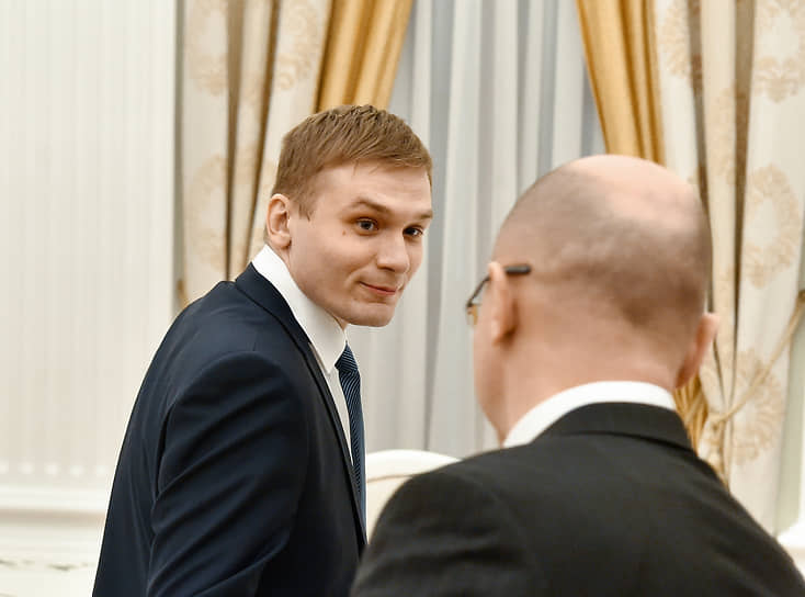 Глава Хакасии Валентин Коновалов (КПРФ).  Победил на прямых выборах 11 ноября 2018 года, набрав в первом туре 44,8%, во втором — 57,6%. До этого работал депутатом горсовета Абакана. Второй тур выборов был безальтернативным, поскольку все остальные кандидаты сняли свои кандидатуры 