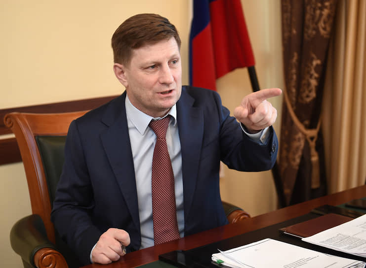 Экс-губернатор хабаровского края Сергей Фургал (ЛДПР).  Победил на прямых выборах 23 сентября 2018 года, набрав в первом туре 35,8%, во втором — 69,6%. До этого работал депутатом Госдумы. 9 июля 2020-го задержан по обвинению в организации заказных убийств, 20 июля отправлен в отставку в связи с утратой доверия 