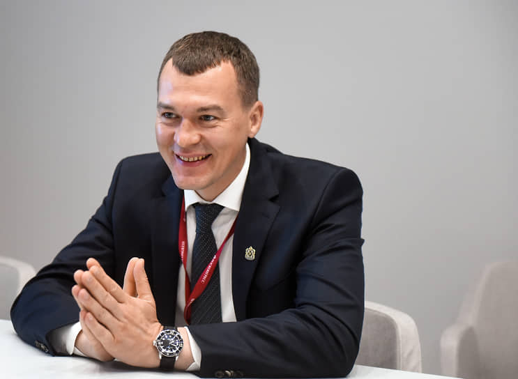 Губернатор Хабаровского края Михаил Дегтярев (ЛДПР).  Назначен врио губернатора 20 июля 2020 года, до этого работал депутатом Госдумы. Победил на прямых выборах 19 сентября 2021-го (56,8%) 