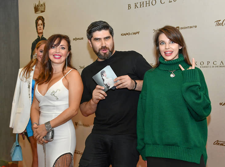 Артисты Дарья Блохина (справа), Карен Арутюнов и Татьяна Шитова на премьере фильма «Корсаж» в киноцентре «Октябрь» 