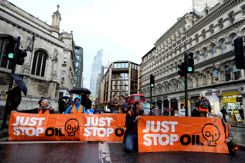 Протест экоактивистов группы Just Stop Oil на улицах Лондона 
