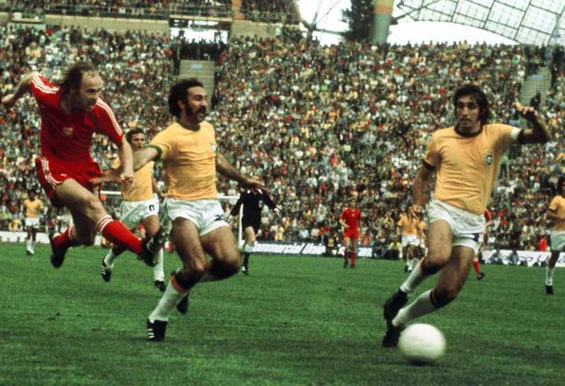 Гжегож Лято (Польша),  . Участвовал в чемпионатах мира 1974, 1978 и 1982 годов   На фото слева 