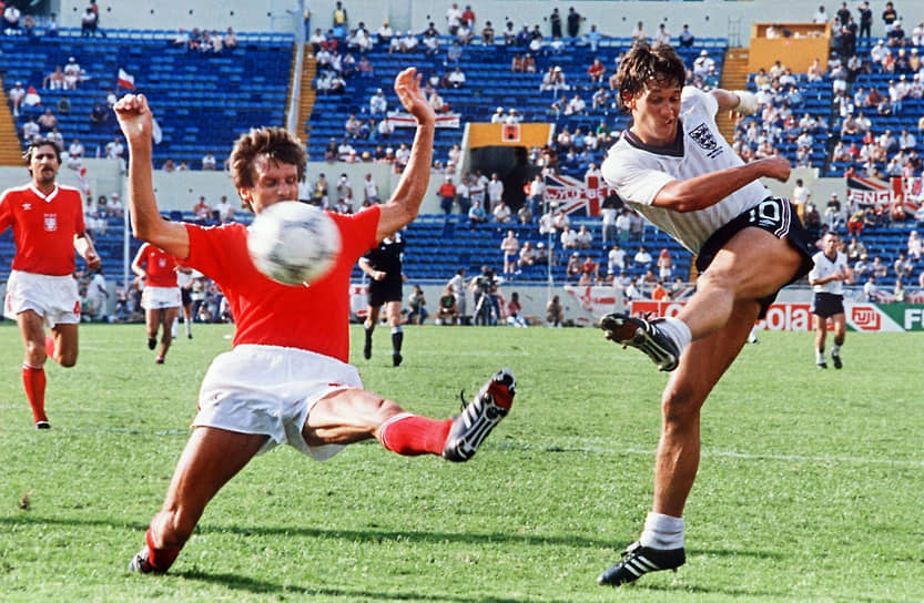 Гари Линекер (Англия),  . Выступал на чемпионатах мира 1986 и 1990 годов    На фото справа 
