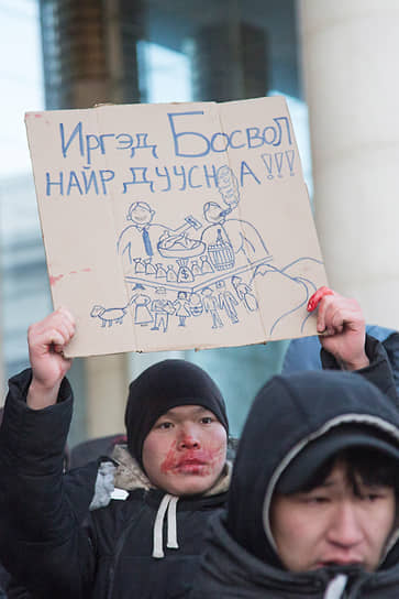 Протестующие также жалуются на рост цен и падение уровня жизни в стране