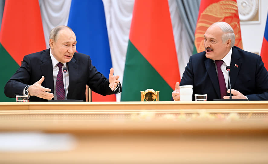 Минск. Президент России Владимир Путин и президент Белоруссии Александр Лукашенко на встрече во Дворце независимости 