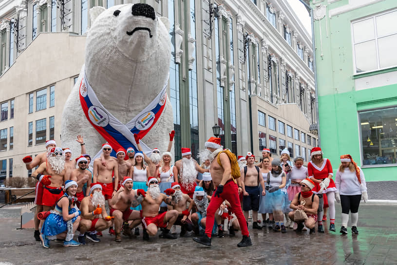 Спортсмены после забега 
