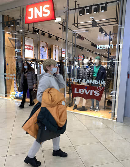Производитель и продавец джинсовой одежды Levi Strauss & Co покинул российский рынок спустя 29 лет работы. Его продукция сейчас продается в магазинах JNS