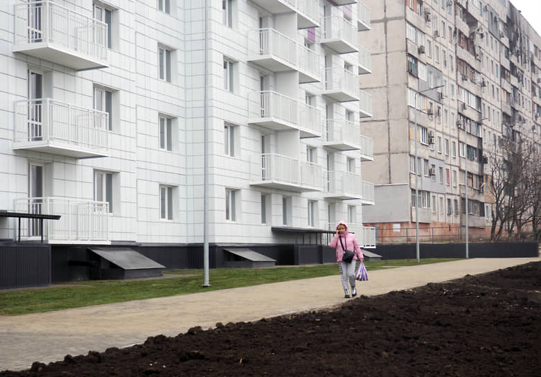 Отстроенный дом в жилом районе Мариуполя 