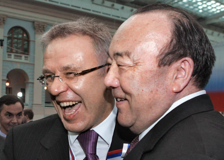 В 2010-2012 годы был членом совета директоров «Башнефти» На фото: с руководителем федерального агентства России по физической культуре и спорту Вячеславом Фетисовым, 2007 год