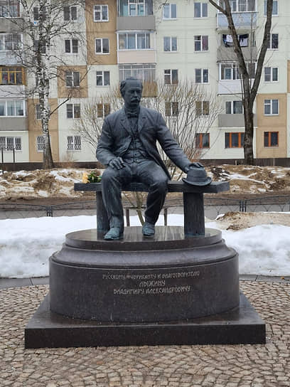 В ноябре 2018 года в Ивантеевке (Московская область) на средства местных предпринимателей открыли памятник Владимиру Лыжину. С 1896 года он владел ивантеевской тонкосуконной фабрикой и на свои средства перестроил рабочий поселок 