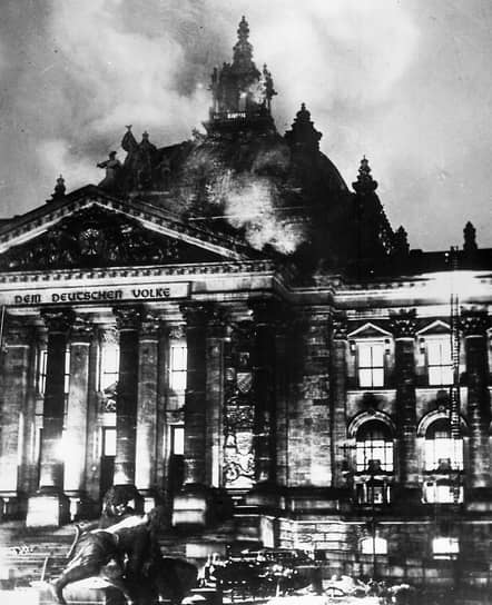 27 февраля 1933 года был совершен поджог здания Рейхстага в Берлине. В нем обвинили нидерландского коммуниста Маринуса ван дер Люббе. 10 января 1934 года он был казнен