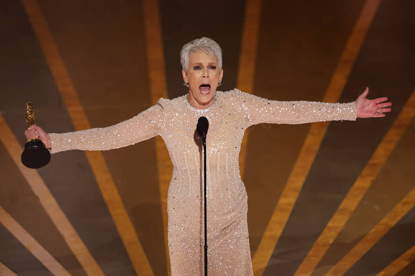 Джейми Ли Кёртис завоевала «Оскар» за лучшую женскую роль второго плана 