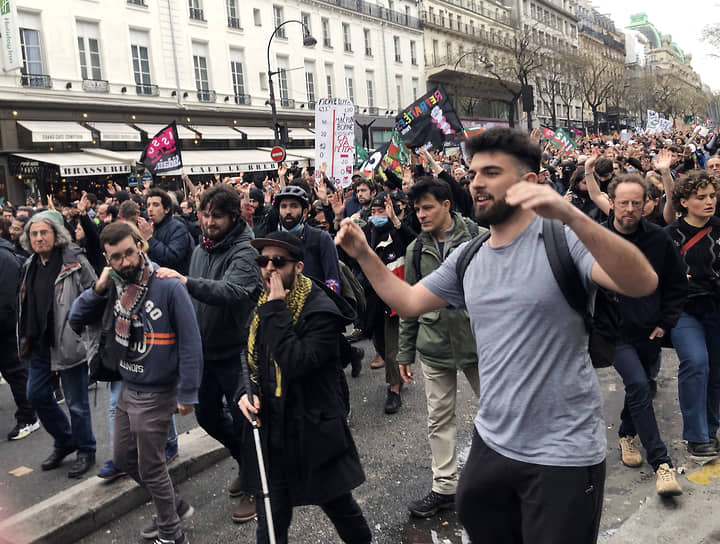Протесты против пенсионной реформы в Париже