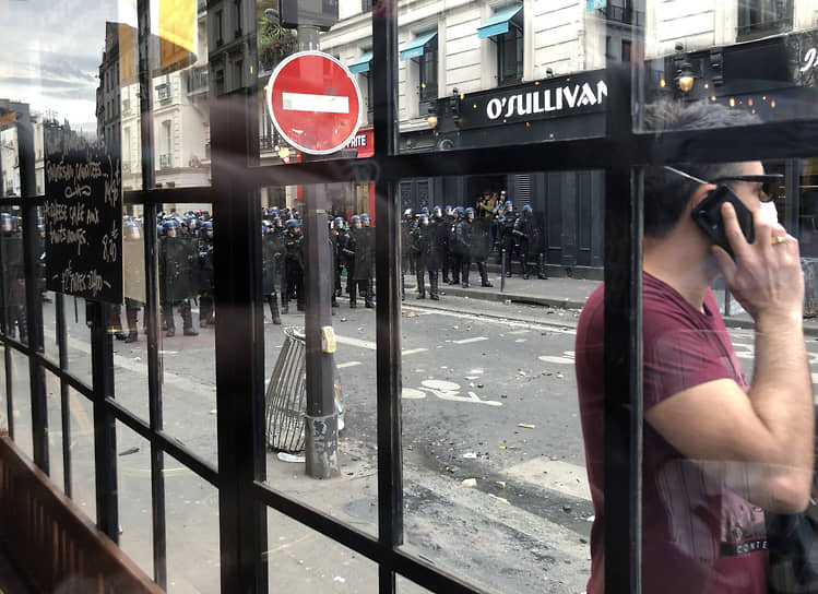 Протесты против пенсионной реформы в Париже