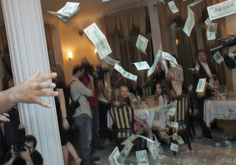 ЦБ не участвует в переговорах о возврате к расчетам в долларах за экспорт