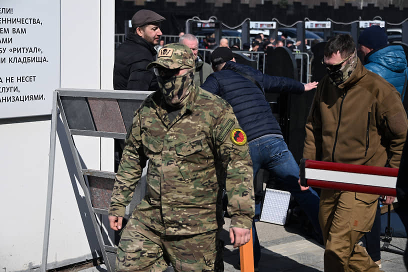 Церемония прощания с военным корреспондентом Владленом Татарским на Троекуровском кладбище 