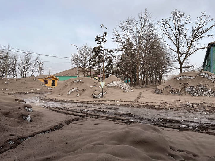 Выпадение пепла длилось около четырех часов  