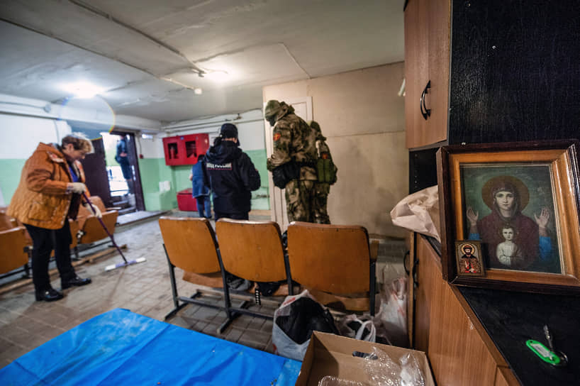 Власти объявили эвакуацию 17 жилых домов в радиусе 200 м от бомбы, в них проживало около 3 тыс. человек