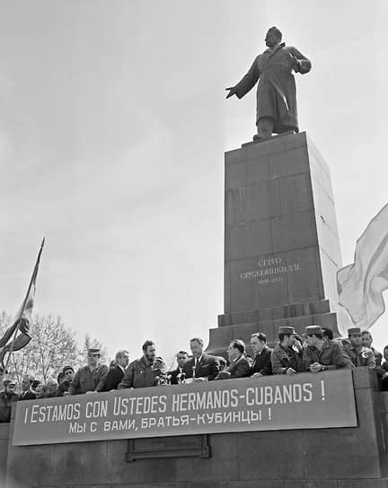 Жители Свердловска показывали кубинским гостям все, что тем хотелось видеть, и рассказывали обо всем, что тем хотелось знать 