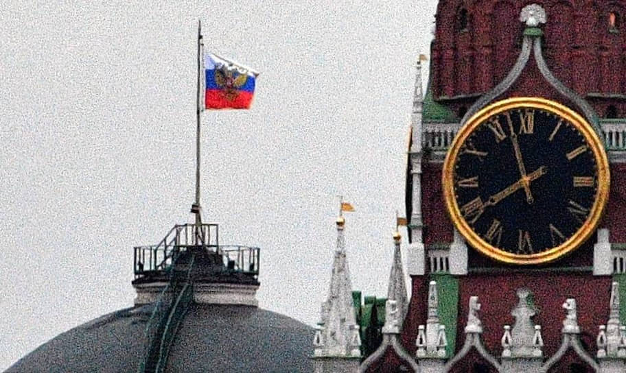 Спасская башня и купол Сенатского дворца со следами пожара после атаки беспилотников 
