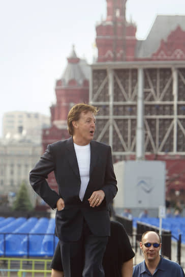 Маккартни исполнил почти 40 композиций из репертуара The Beatles, группы Wings, а также сольного периода творчества