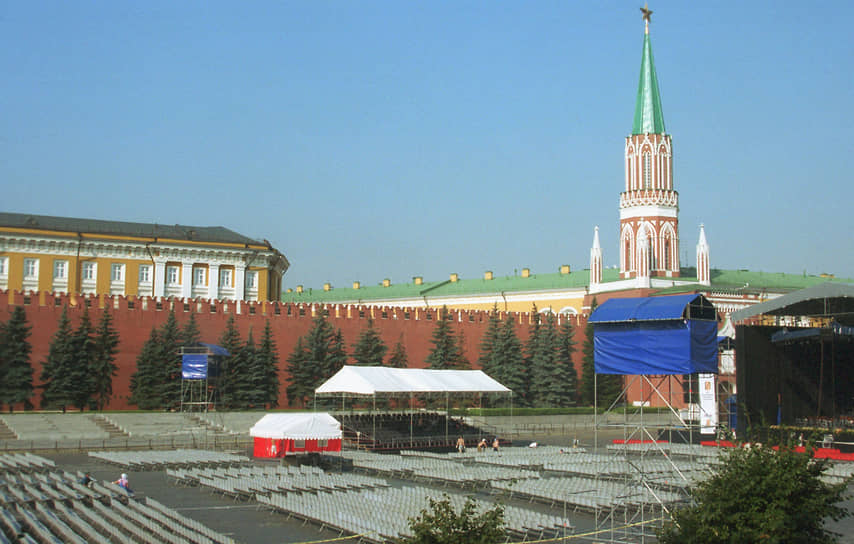 Две тысячи стульев для посетителей концерта