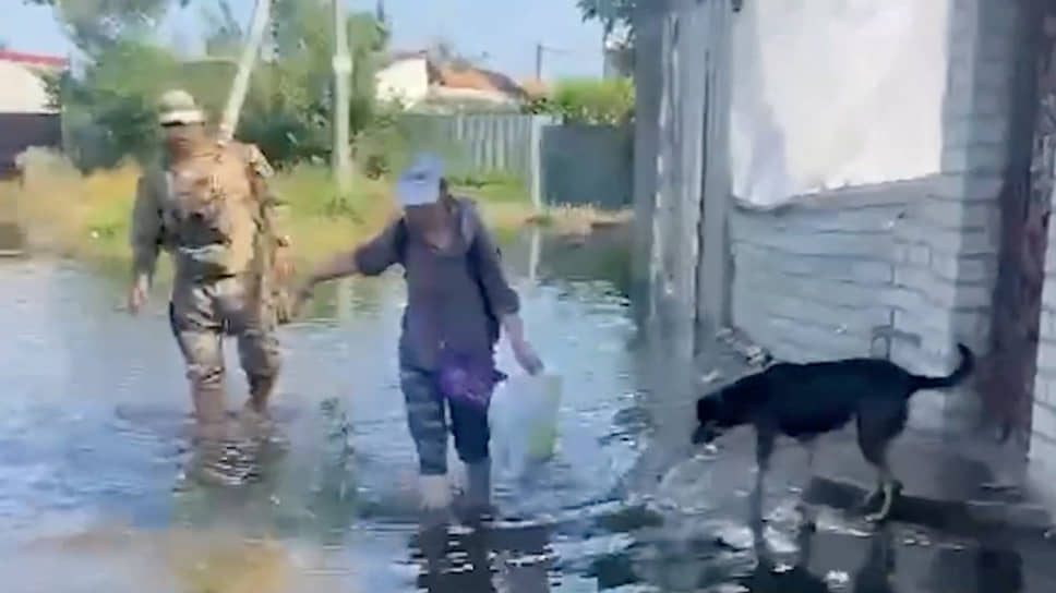 Подтопленная улица в Херсонской области 