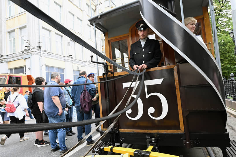Парад начался у станции метро «Новокузнецкая» 