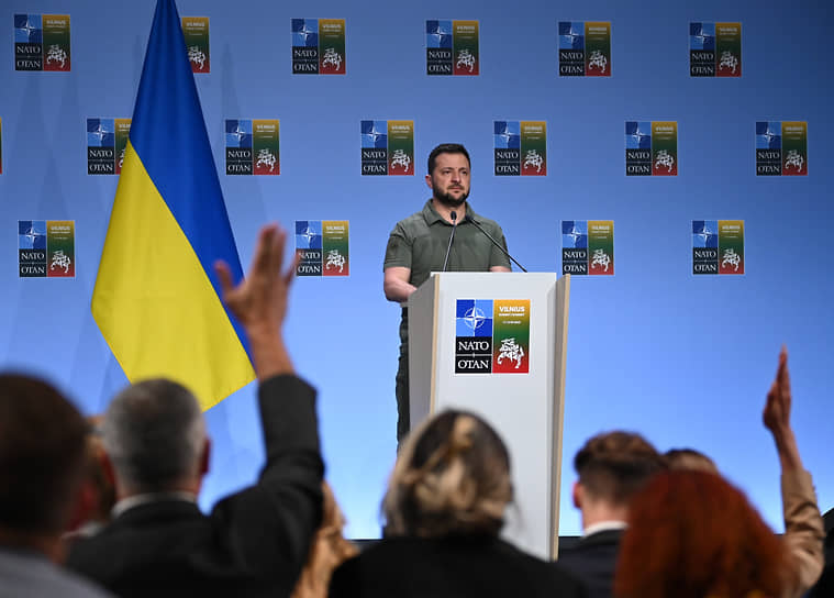 Владимир Зеленский во время пресс-конференции