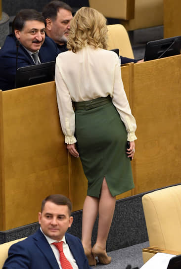 Слева направо: председатель комитета по труду, социальной политике и делам ветеранов Ярослав Нилов, член комитета по энергетике Джамаладин Гасанов и член комитета по труду, социальной политике и делам ветеранов Екатерина Стенякина