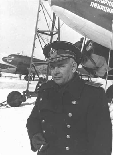 23 апреля 1948 года Северного полюса достигла экспедиция начальника главного управления Северного морского пути  Александра Кузнецова (на фото). Они пробыли на полюсе два дня. Эта экспедиция стала первой, чье достижение не ставилось под сомнение  