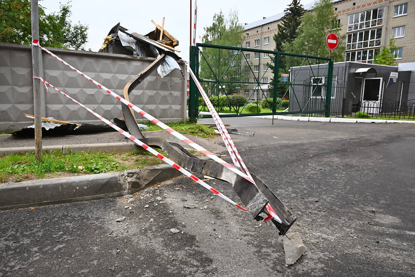 Последствия взрыва на территории завода