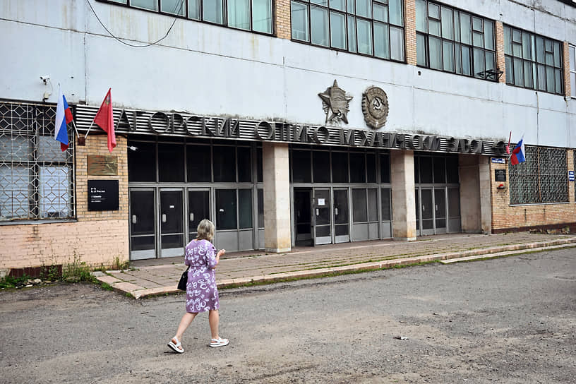 Здание администрации завода