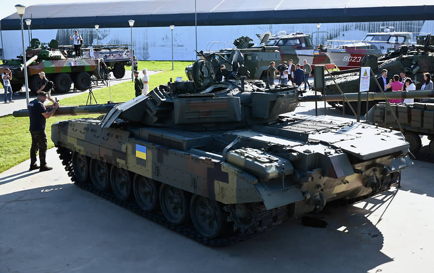 Выставка образцов трофейной военной техники