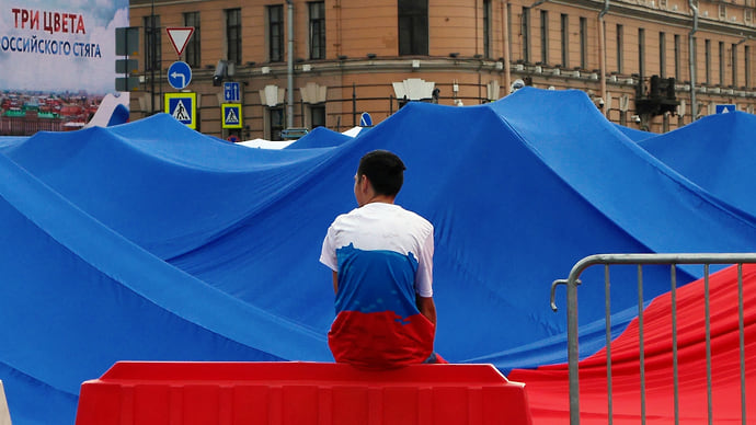 «Мы пытались вернуть флаг в Россию»