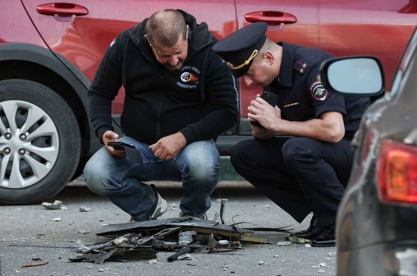 В Красногорском округе создали штаб по ликвидации последствий падения беспилотника, заявил глава муниципалитета Дмитрий Волков. Он пообещал, что всем жителям, чье имущество пострадало, окажут помощь