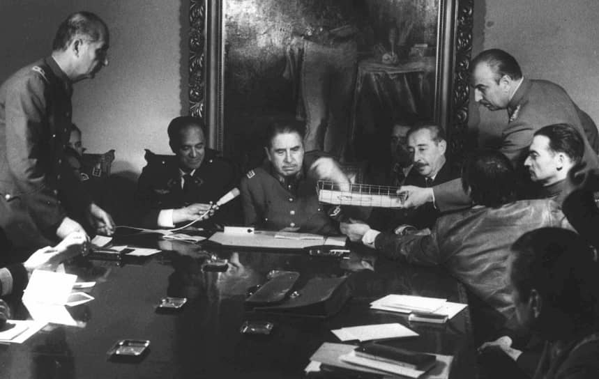 Придя к власти в 1973 году, Аугусто Пиночет расстался с ней лишь в 1990-м 