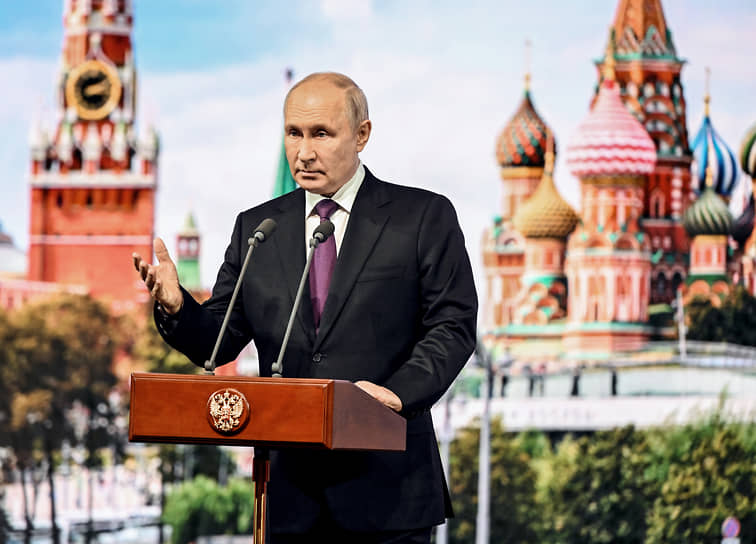 Владимир Путин в этот день тоже работал на Москву