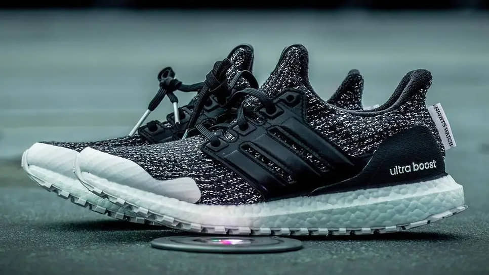 В преддверии выхода финального сезона Adidas выпустили коллекцию кроссовок Ultra Boost ’Game of Thrones’. Каждая пара посвящена определенному клану персонажей фантастической саги