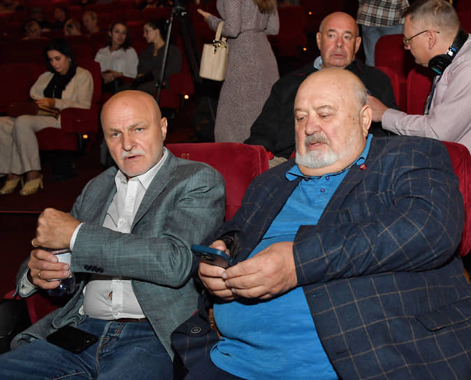 Гендиректор телеканала «Культура» Сергей Шумаков (слева) и ректор ВГИКа Владимир Малышев на премьере фильма «1993»