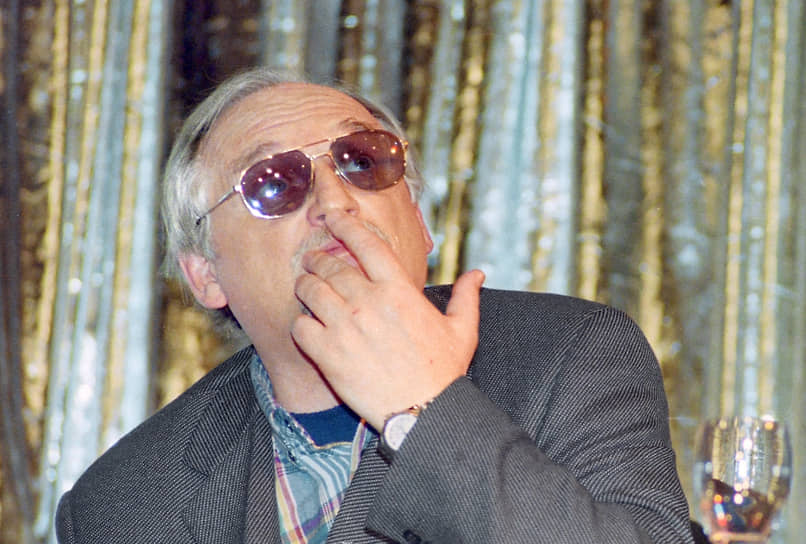 В 1983 году Геннадий Гладков написал первую оперу — «Старший сын», которая была поставлена в Московском музыкальном театре имени К. С. Станиславского и В. И. Немировича-Данченко. С тех пор он сотрудничал с разными театрами, среди других его сочинений — оперетта «Желтый дьявол», балеты «Вий», «Двенадцать стульев», «Возвращение Одиссея», мюзиклы «Хоттабыч», «Дон Жуан», «На бойком месте», «Сватовство по-московски», музыка к спектаклям «Дорогая Памела», «Мужской сезон», «Сирано де Бержерак», «Приключения Красной Шапочки» и другие