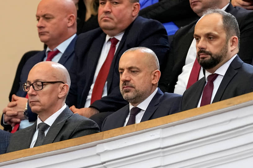 Слева направо: министр по делам общин и возвращения Косово Горан Ракич, Милан Радойчич и бывший глава муниципалитета Северная Митровица Милан Радоевич  