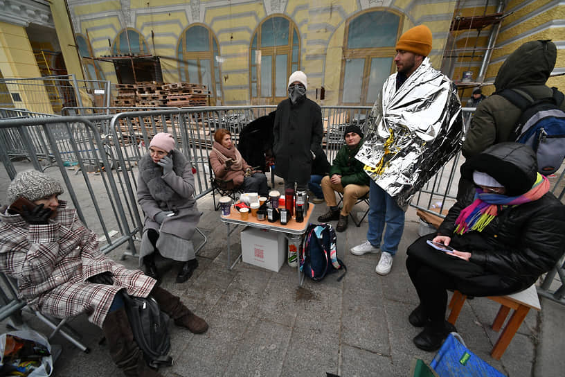 Очереди возле касс Большого театра