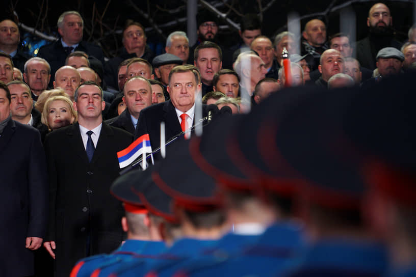 Президент Республики Сербской Милорад Додик (в центре) 