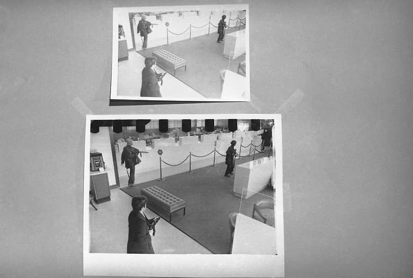 Защита Патрисии Херст утверждала, что часть представленных властями фотоснимков, сделанных в банке Hibernia, была откадрирована — чтобы не было видно, что Камилла Холл держит Патрисию Херст на прицеле 